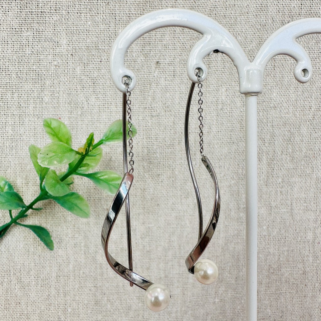 Stainless steel pearl earrings