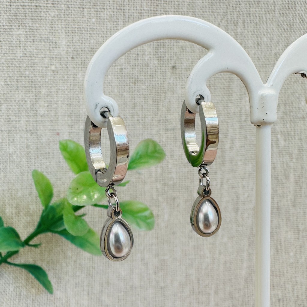 Stainless steel pearl earrings