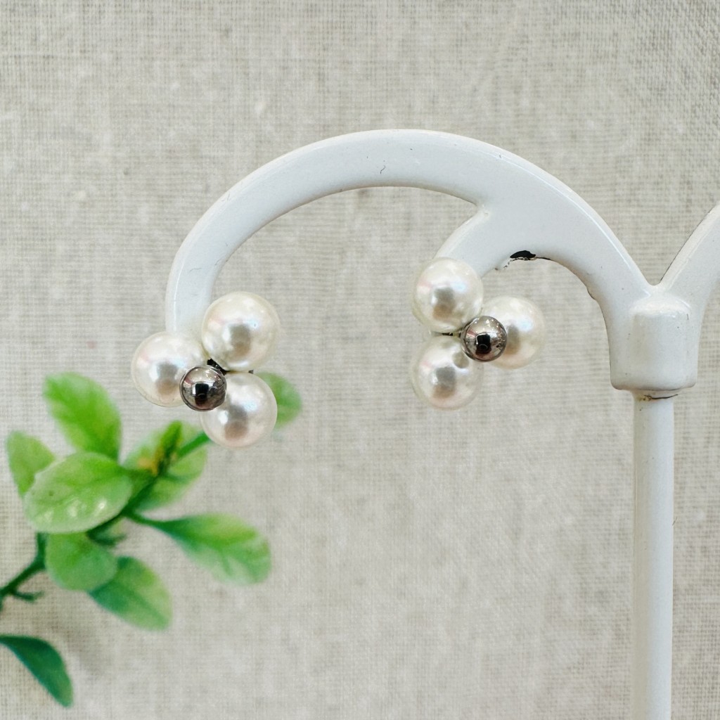 Stainless steel pearl earrings