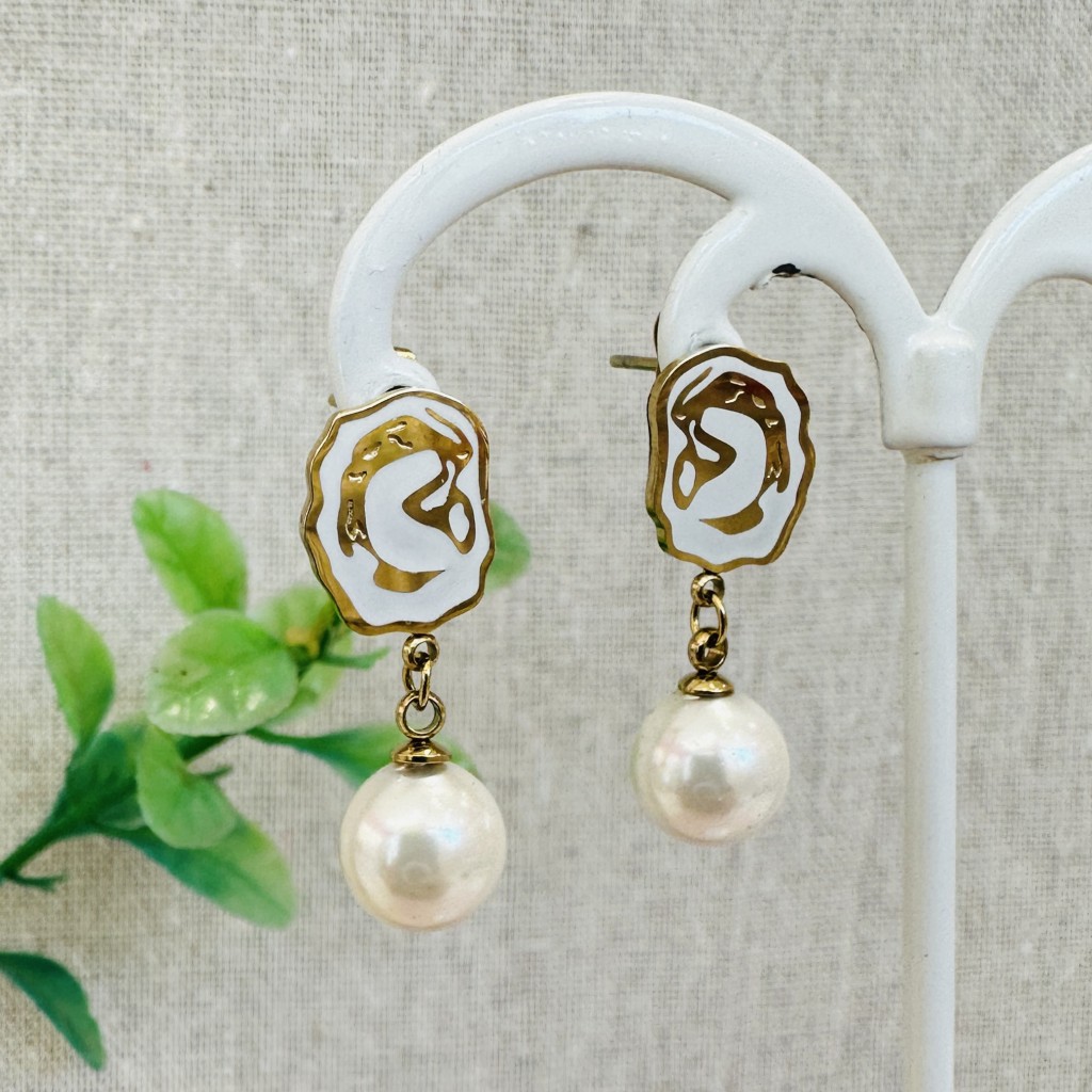 Stainless steel pearl earrings