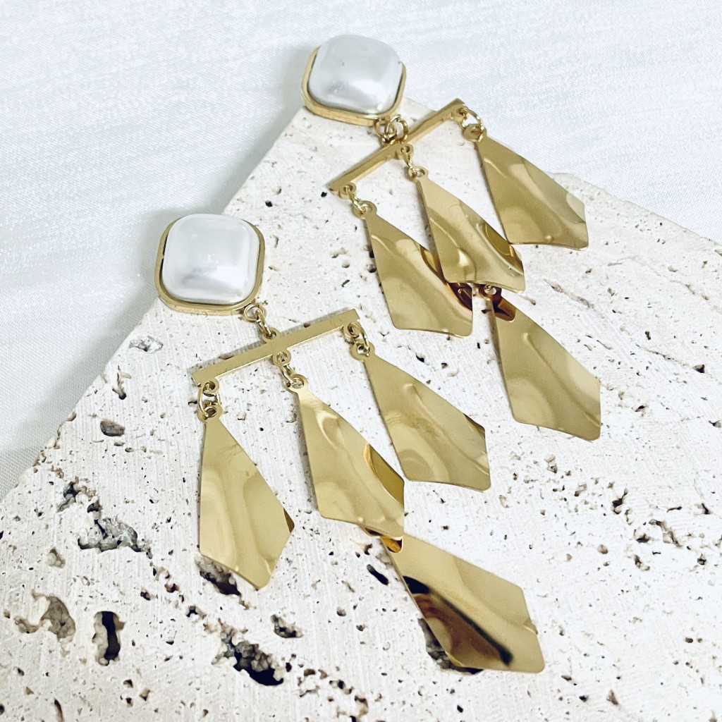 Stainless steel pearl earrings