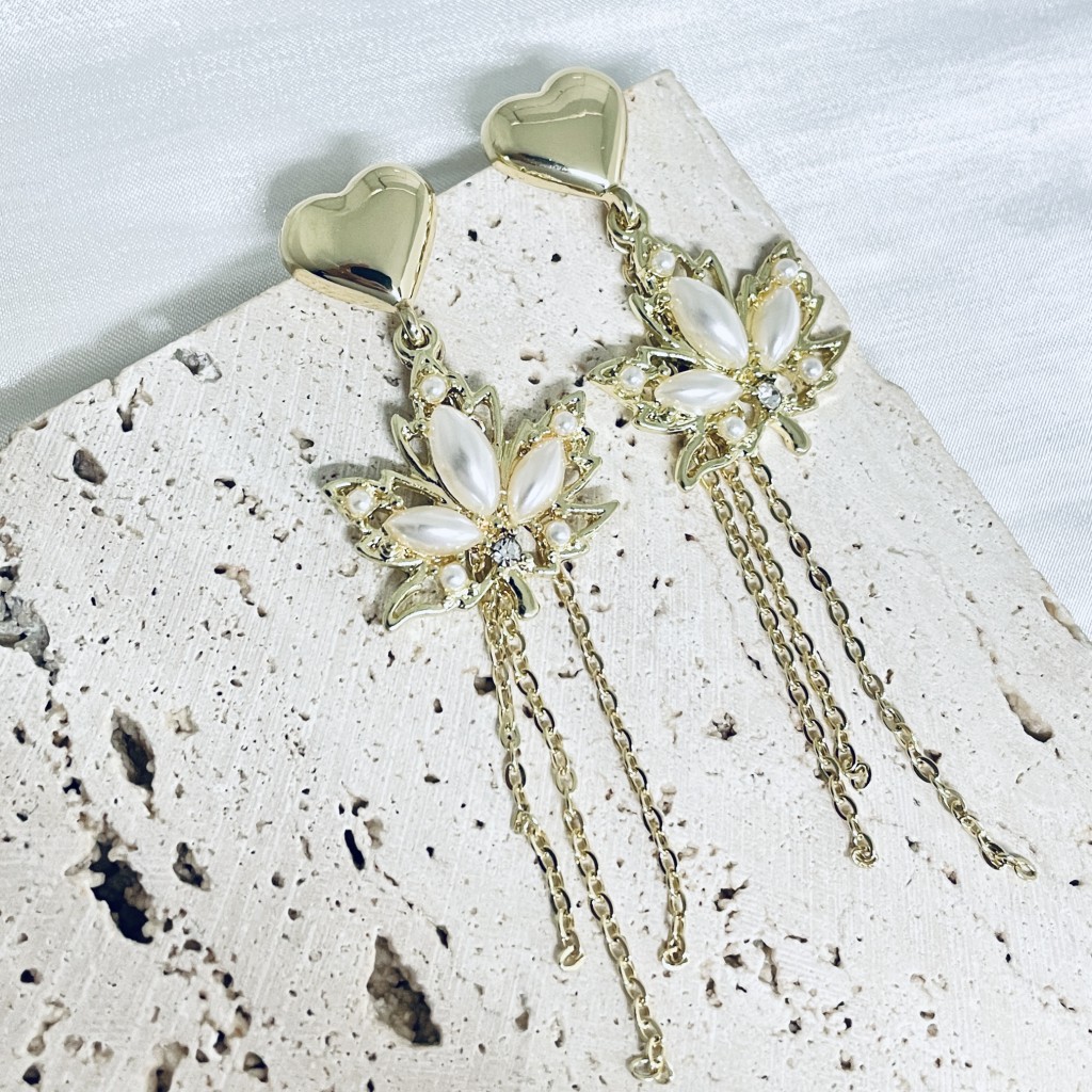Stainless steel pearl earrings