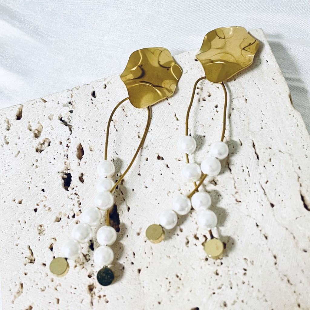 Stainless steel pearl earrings