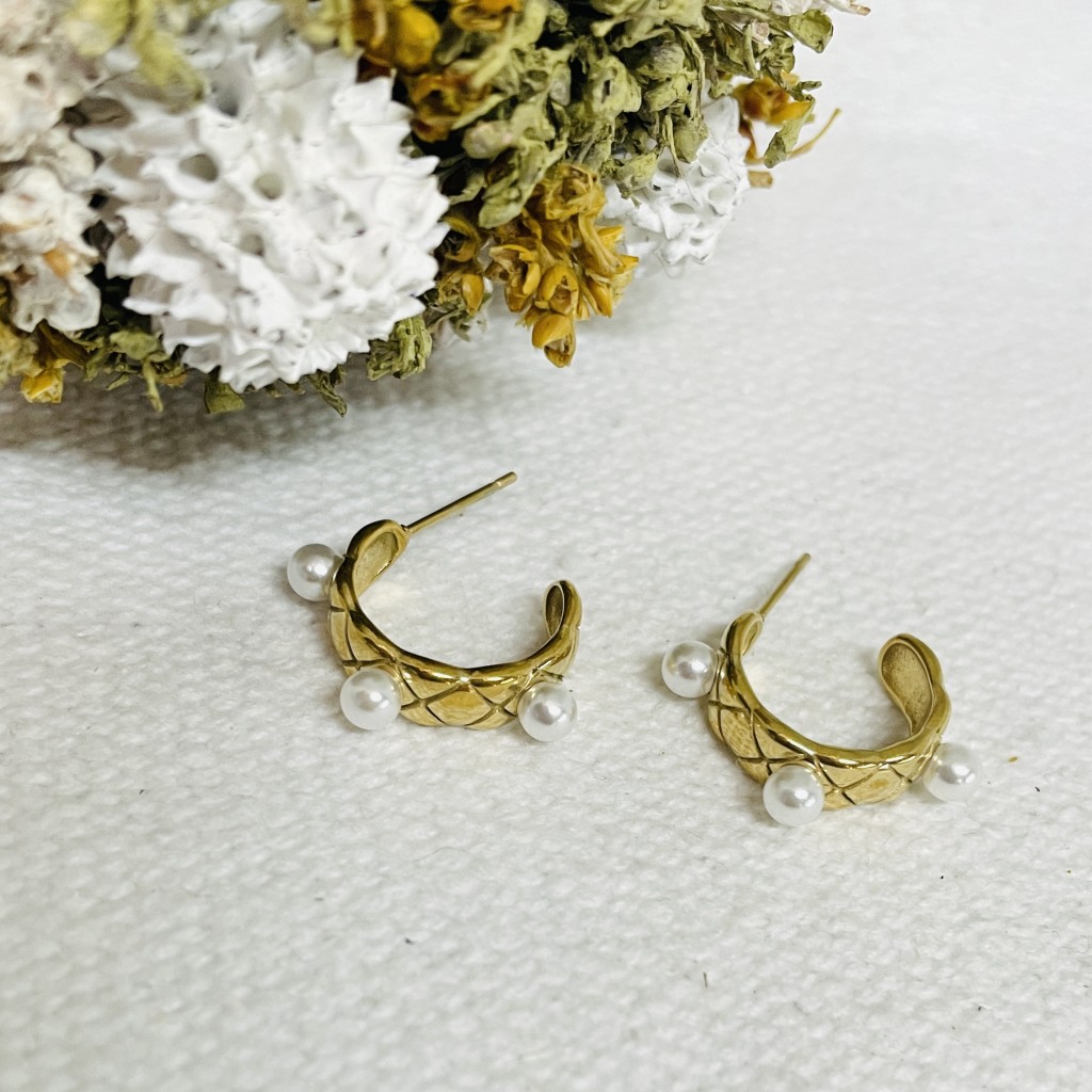 Stainless steel pearl earrings