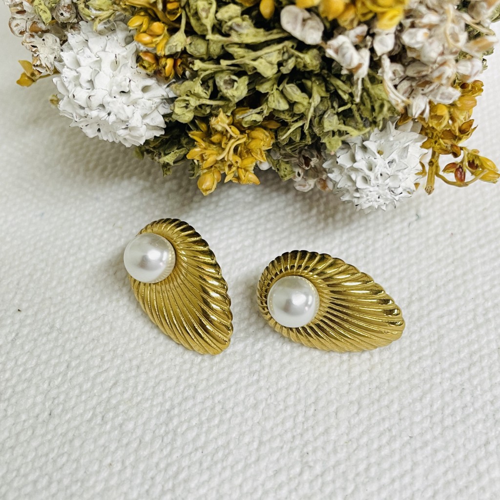 Stainless steel pearl earrings