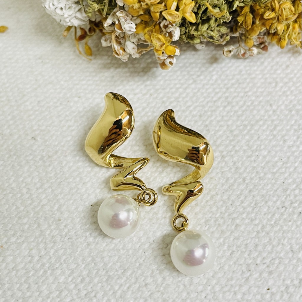 Stainless steel pearl earrings