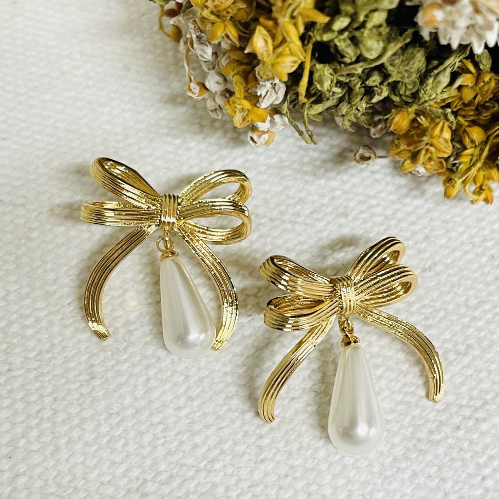 Stainless steel pearl earrings