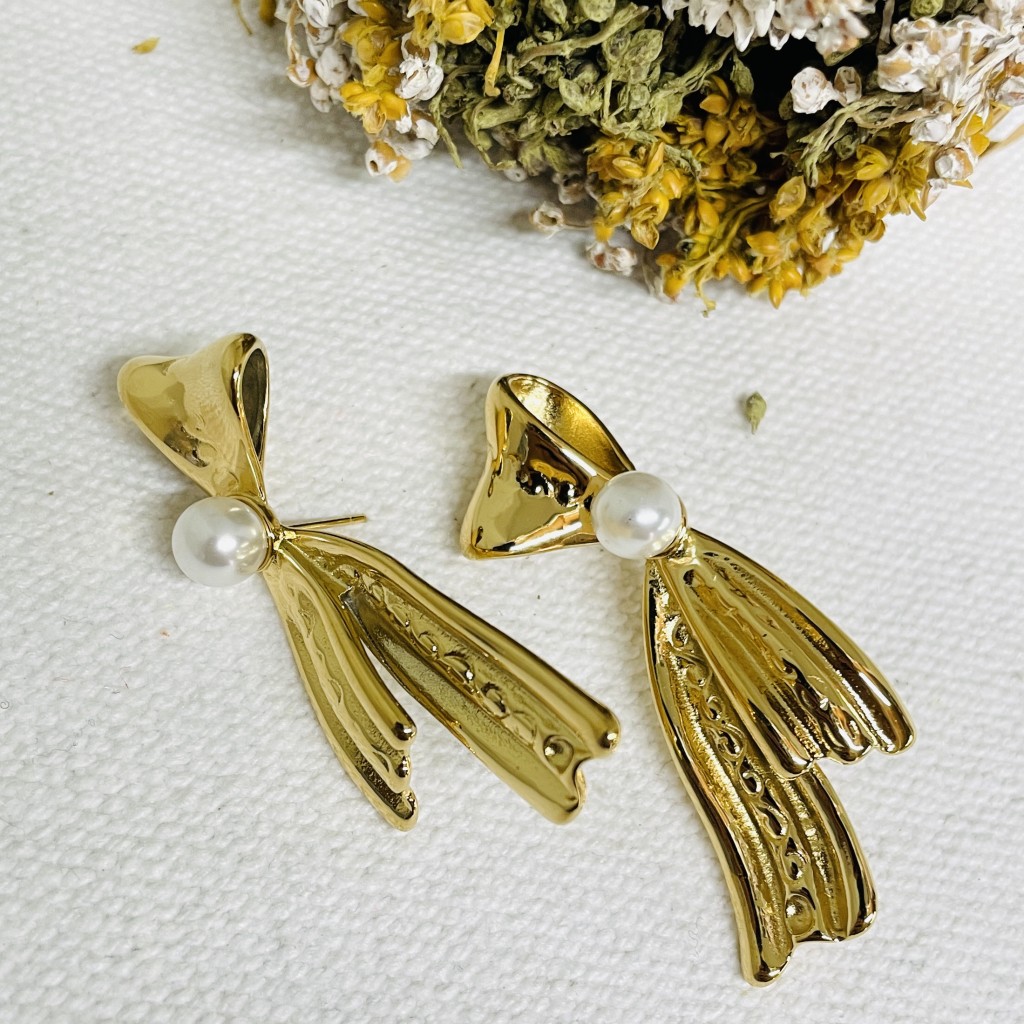 Stainless steel pearl earrings
