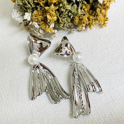 Stainless steel pearl earrings