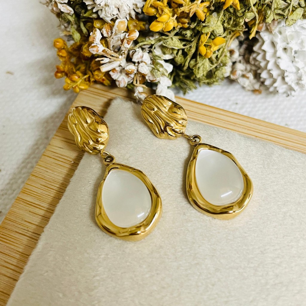 Stainless steel pearl earrings