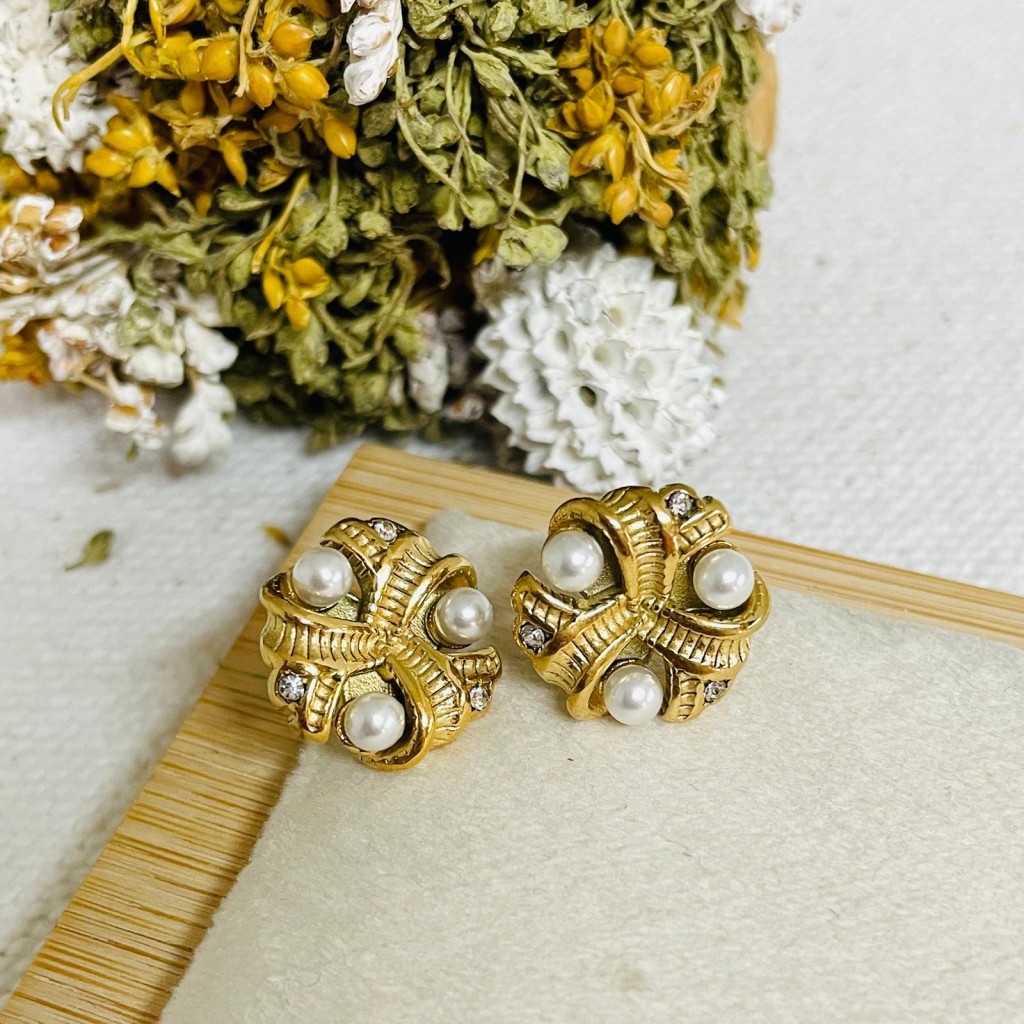 Stainless steel pearl earrings