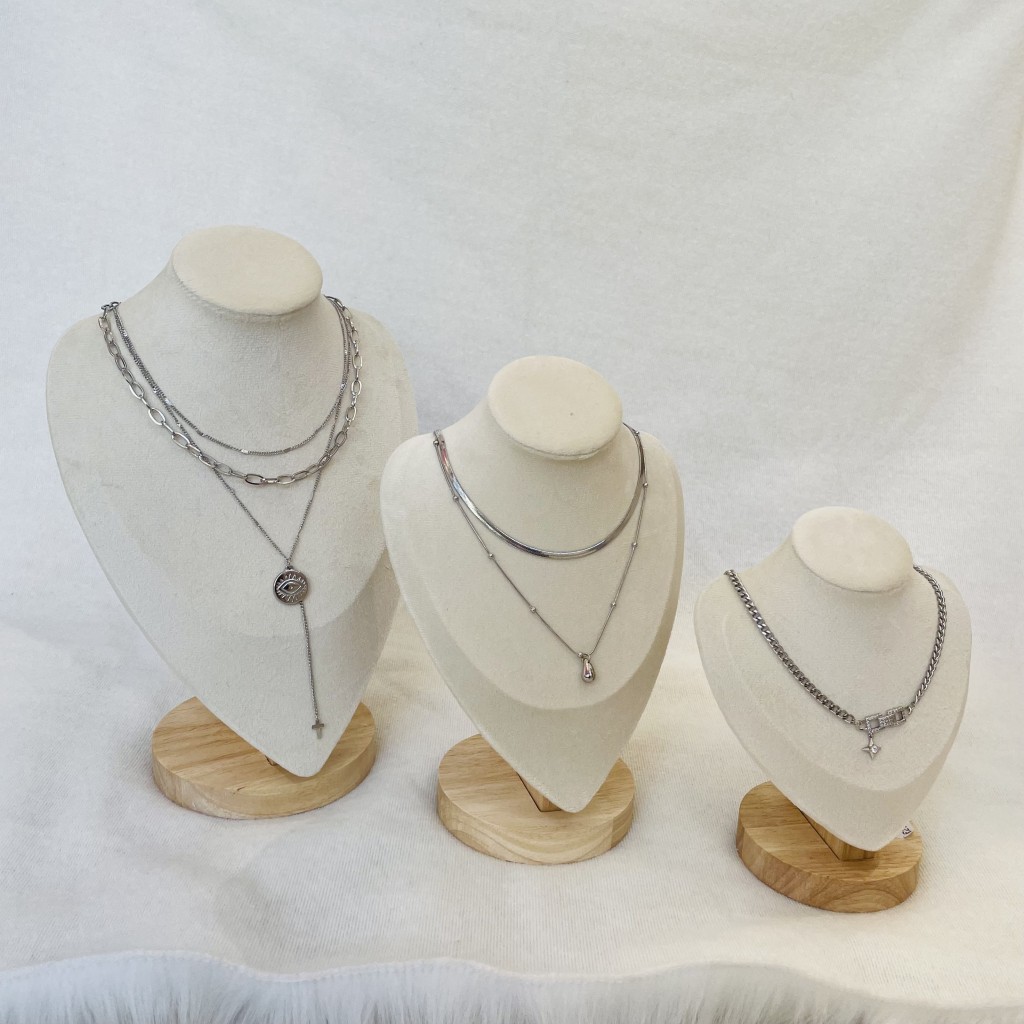 Exhibitor necklace beige