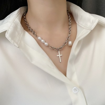 Stainless steel pearl necklace