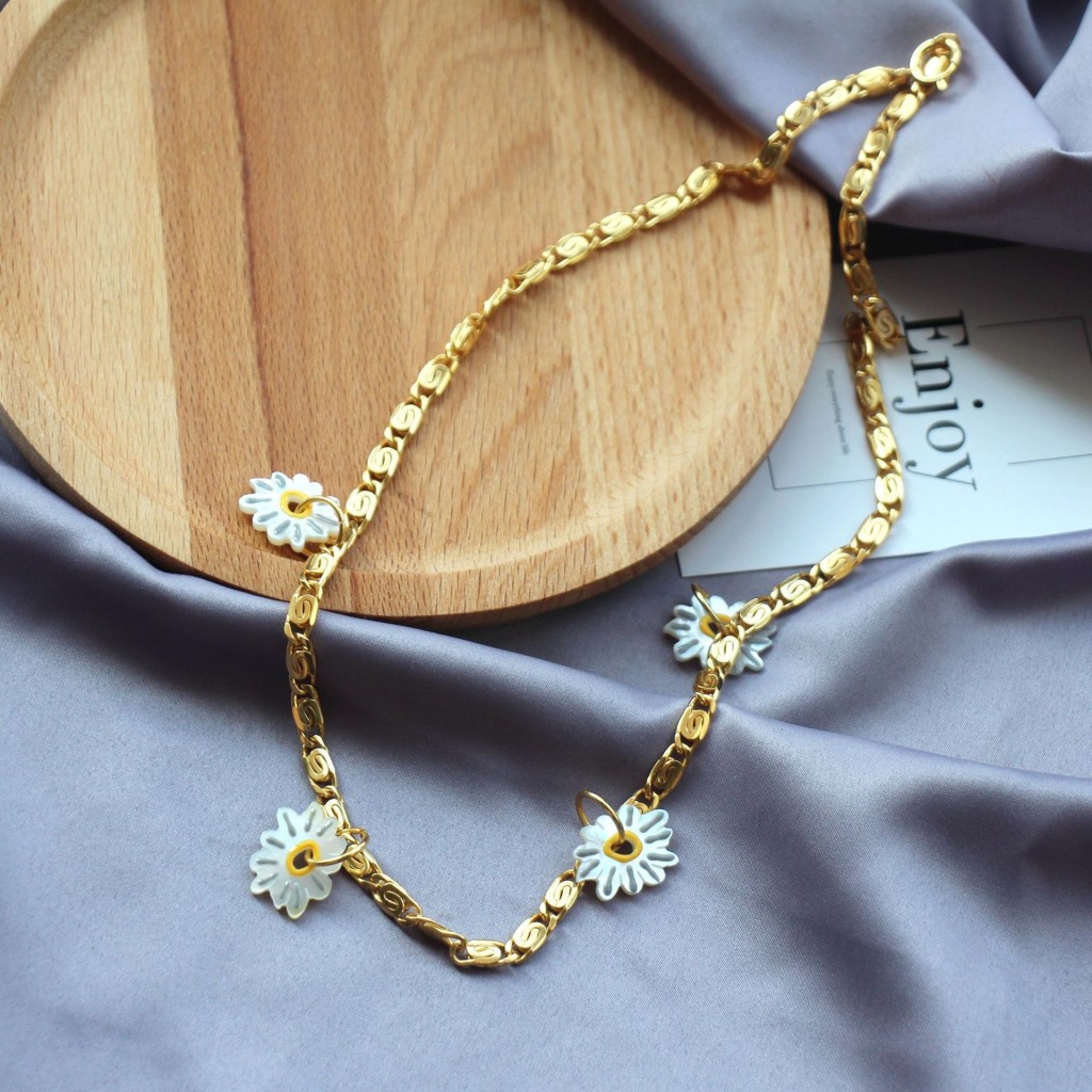 Stainless steel pearl necklace