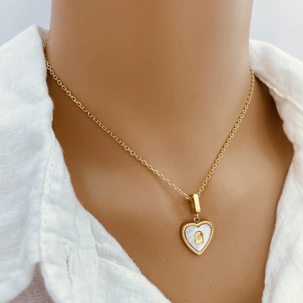 Stainless steel pearl necklace