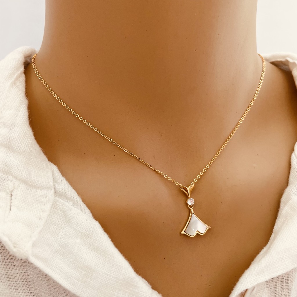 Stainless steel pearl necklace