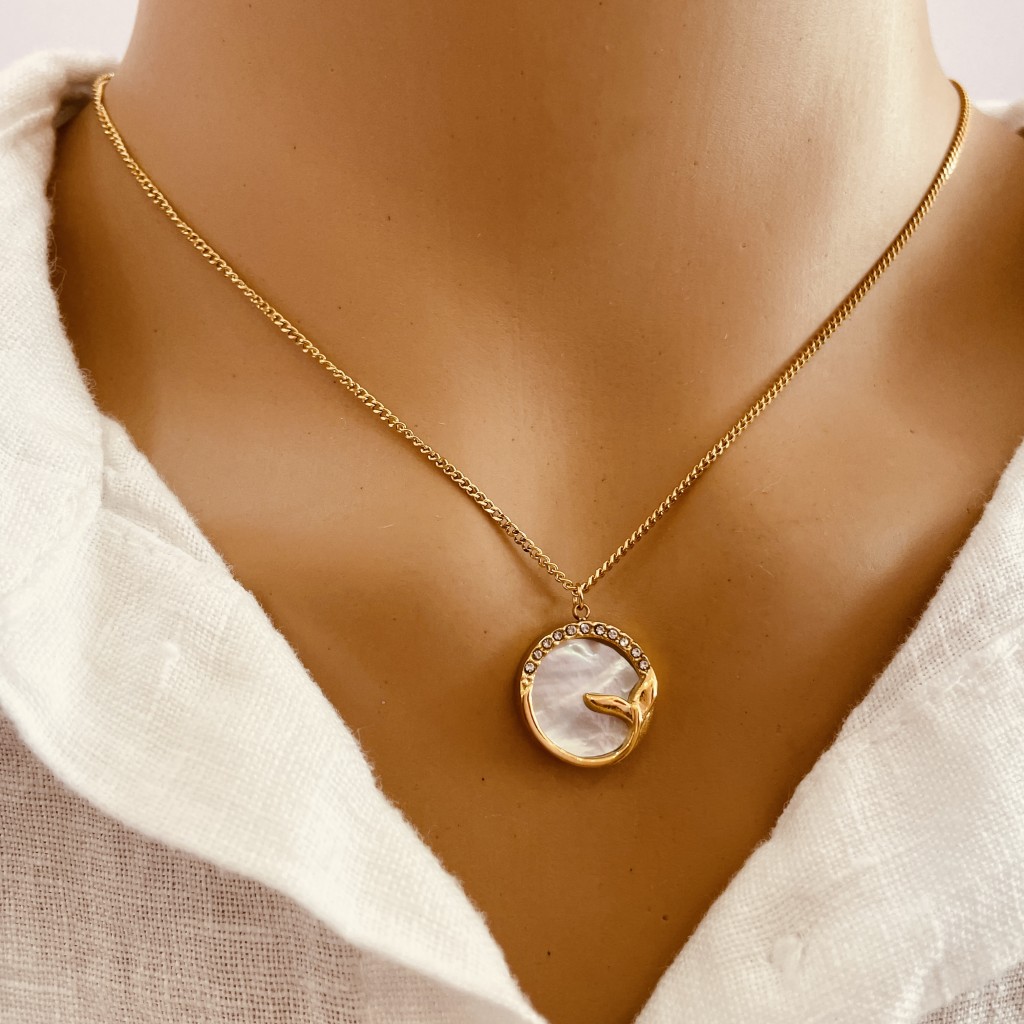 Stainless steel pearl necklace
